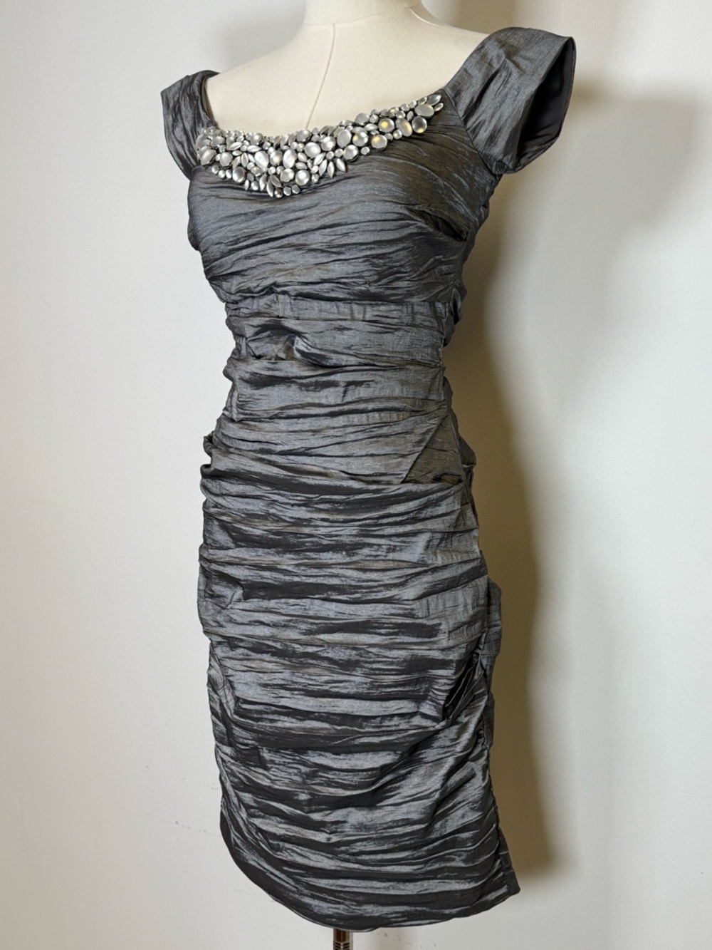 Alex Evenings Gray Ruched Cocktail Dress With Beaded Neckline Women’s Size 4 - Picture 4 of 11